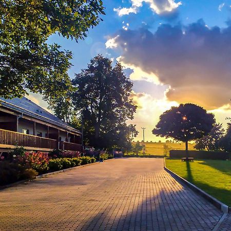 Equitana Hotel Resort Breznice  Экстерьер фото