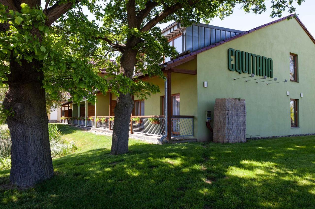 Equitana Hotel Resort Breznice  Экстерьер фото