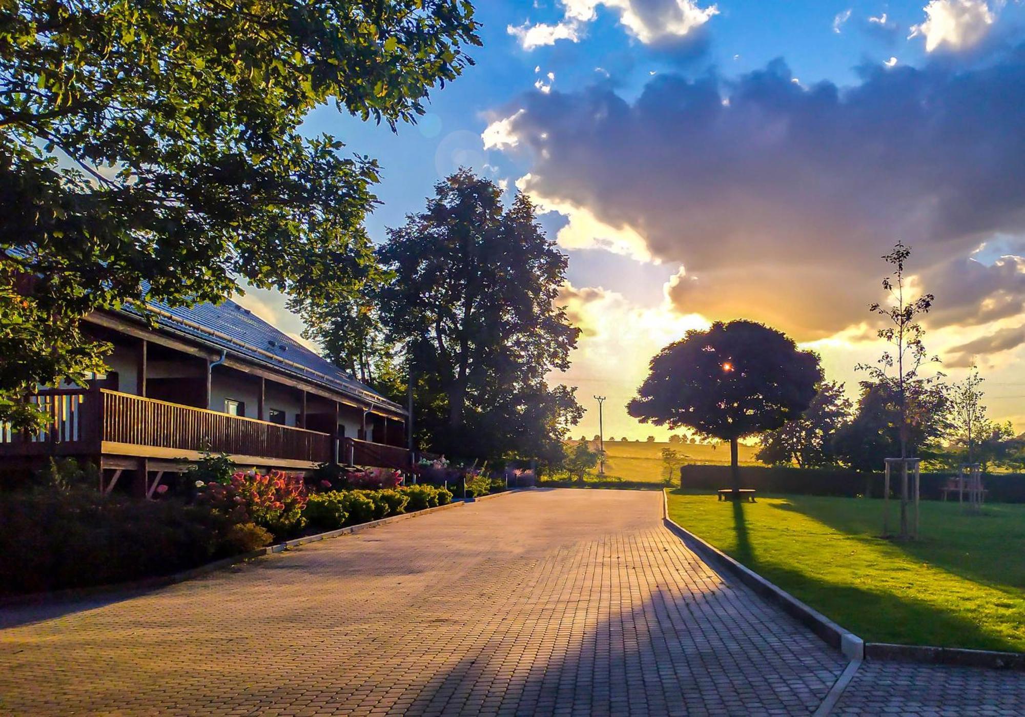 Equitana Hotel Resort Breznice  Экстерьер фото