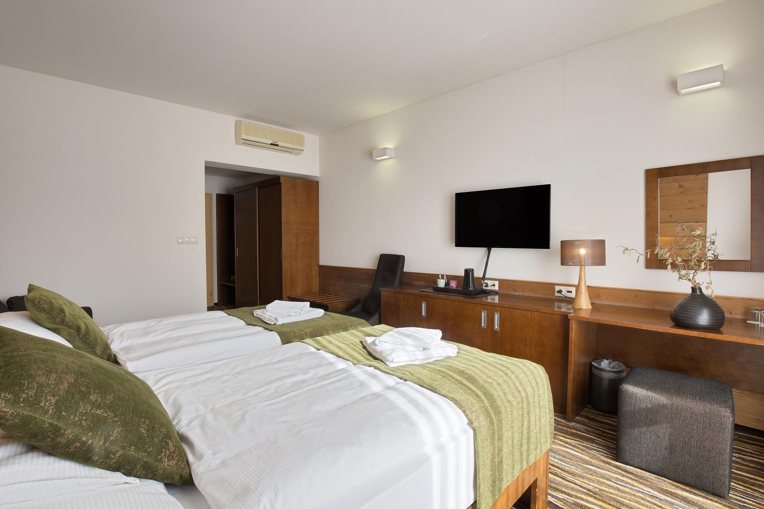 Equitana Hotel Resort Breznice  Экстерьер фото