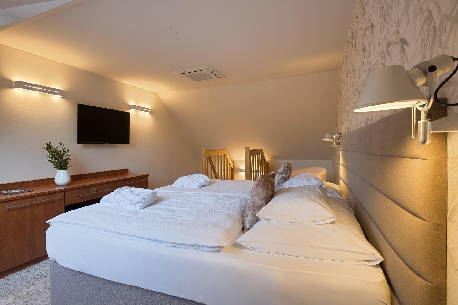 Equitana Hotel Resort Breznice  Экстерьер фото