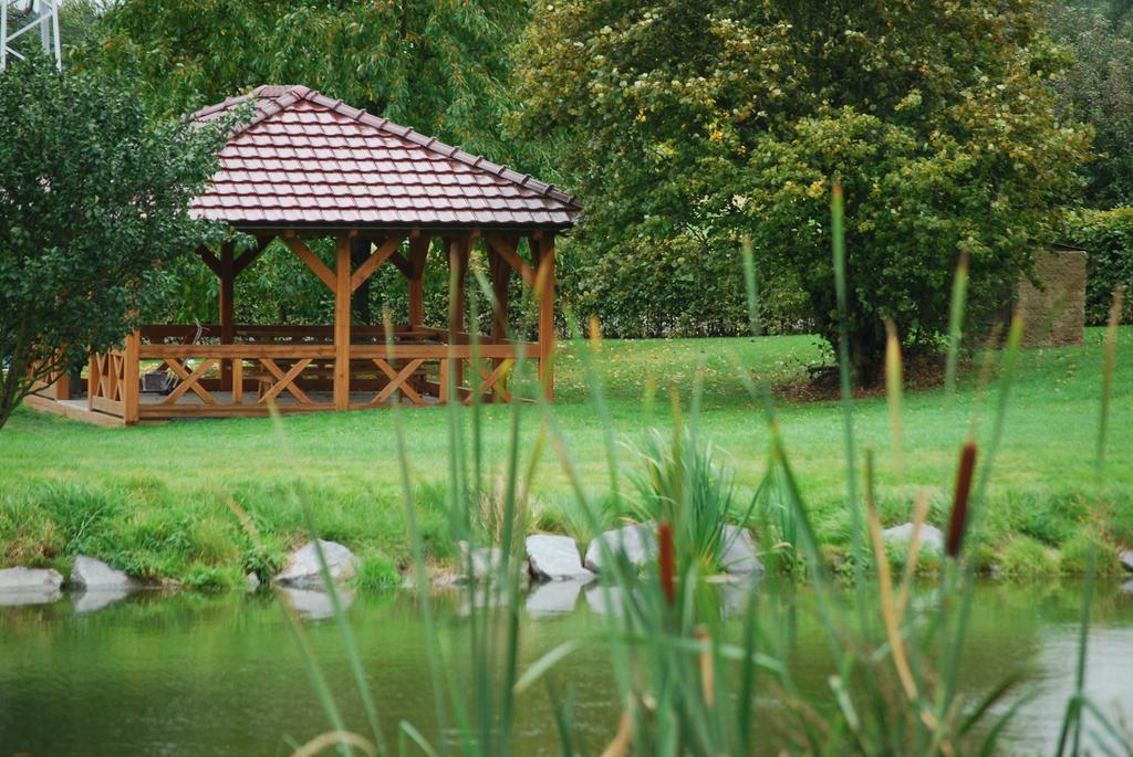Equitana Hotel Resort Breznice  Экстерьер фото
