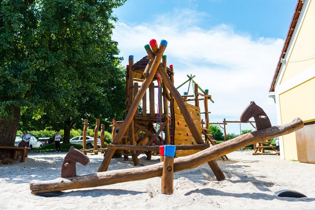 Equitana Hotel Resort Breznice  Экстерьер фото